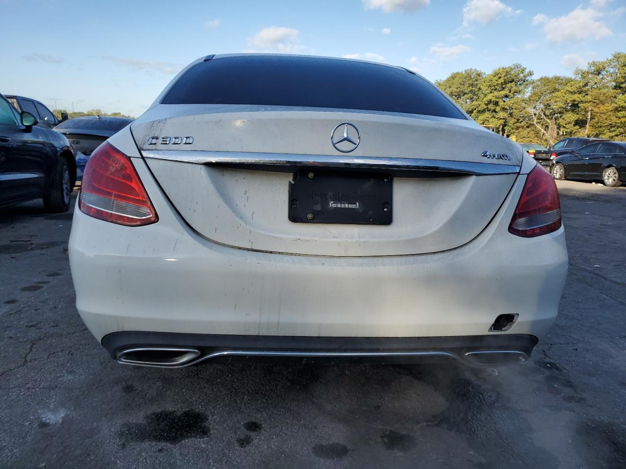 2015 Mercedes-Benz C 300 4Matic VIN: 55SWF4KB4FU020467 Lot: 76805924