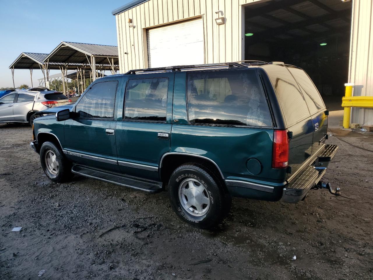 1999 Chevrolet Tahoe - Image 2