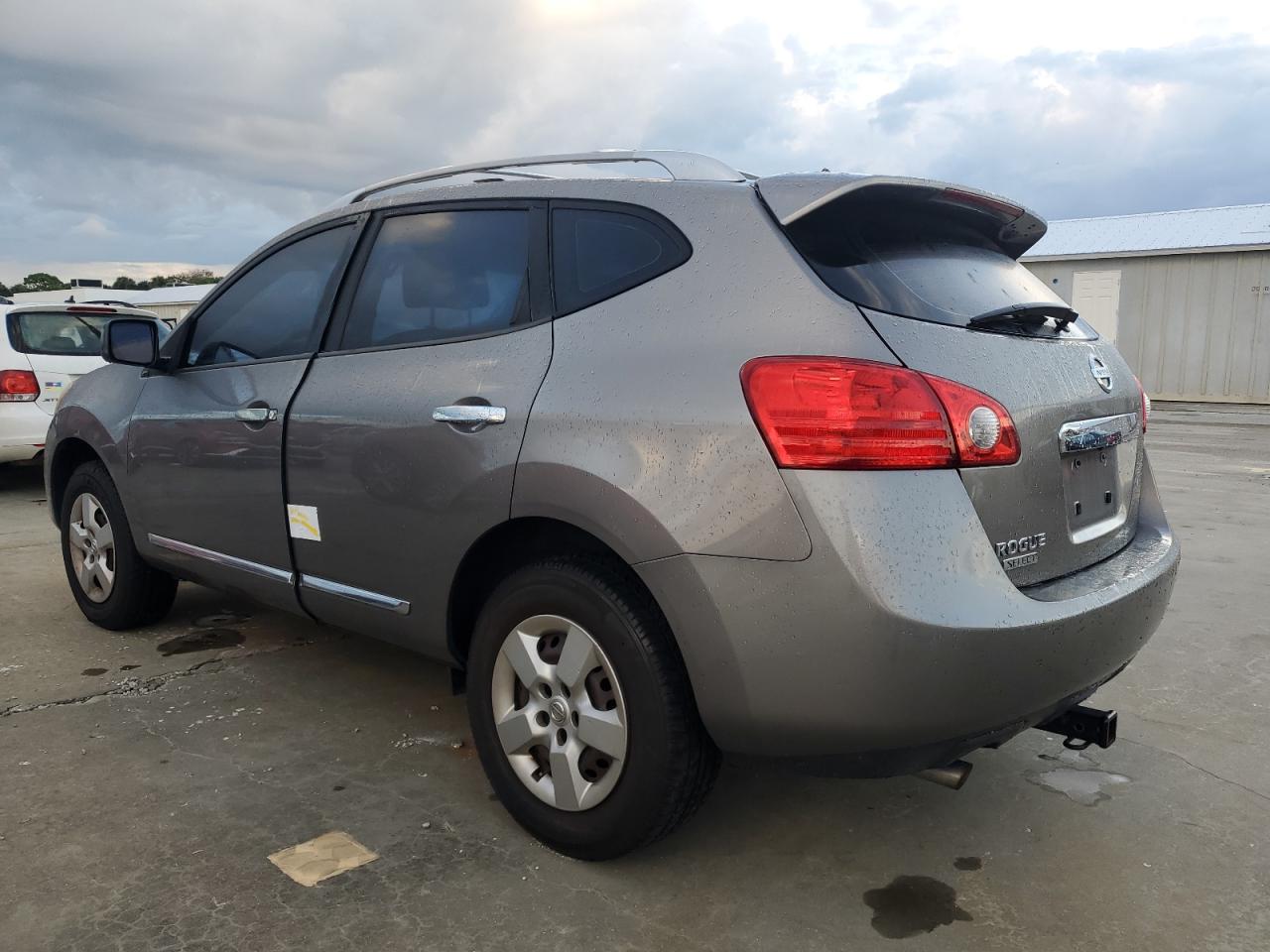 2015 Nissan Rogue - Image 2
