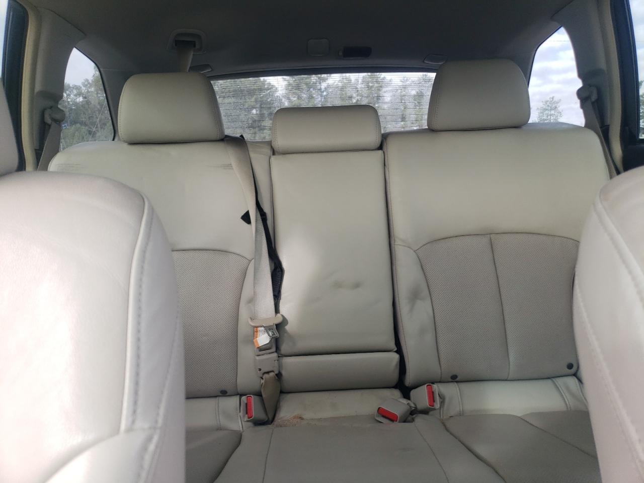 2014 Subaru Outback - Image 10