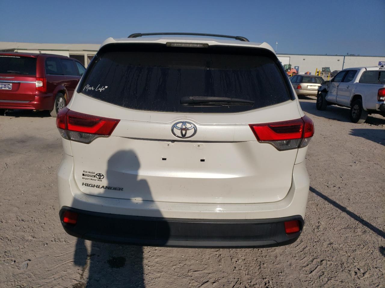 2018 Toyota Highlander Le VIN: 5TDZARFH8JS037317 Lot: 77209204