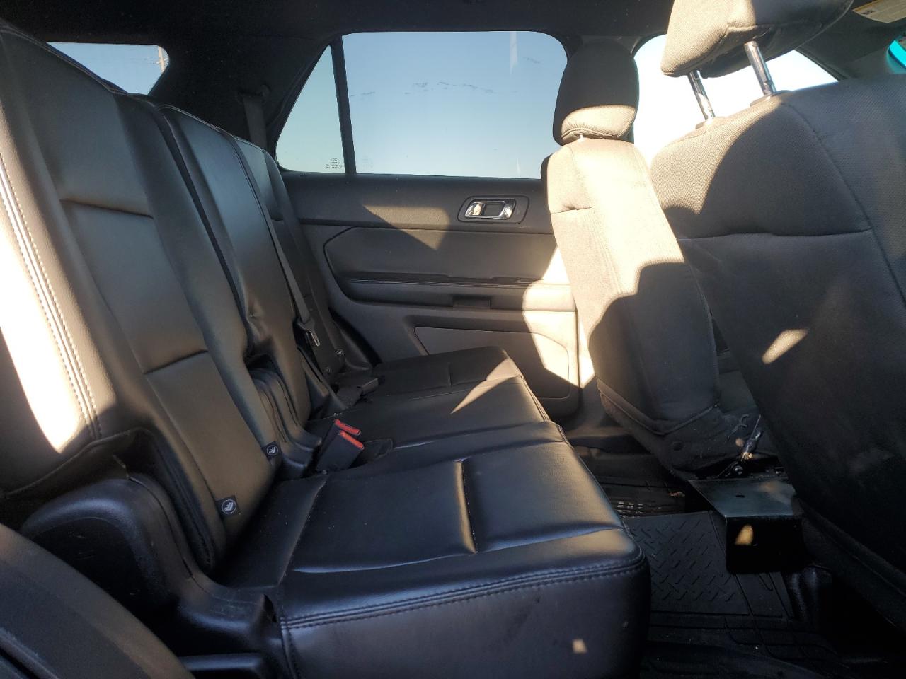 2015 Ford Explorer - Image 11