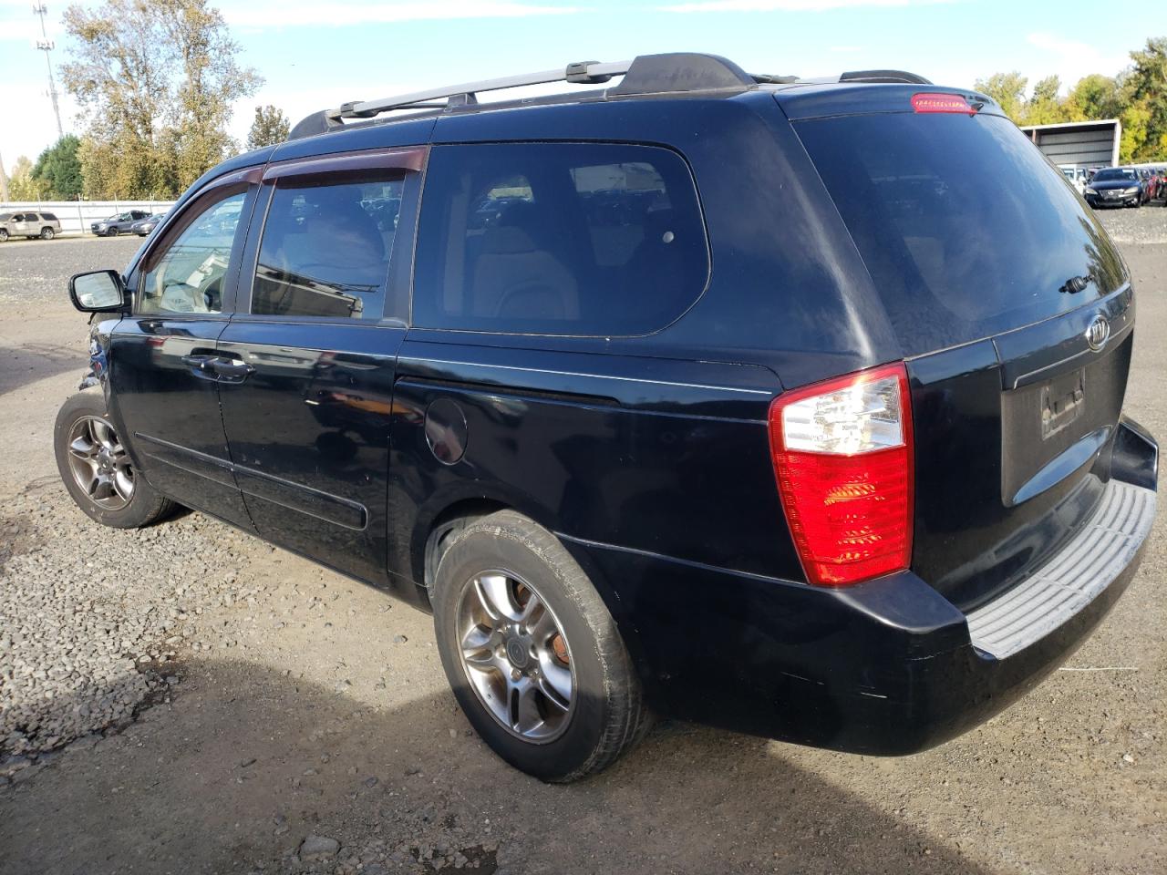 2007 Kia Sedona - Image 2