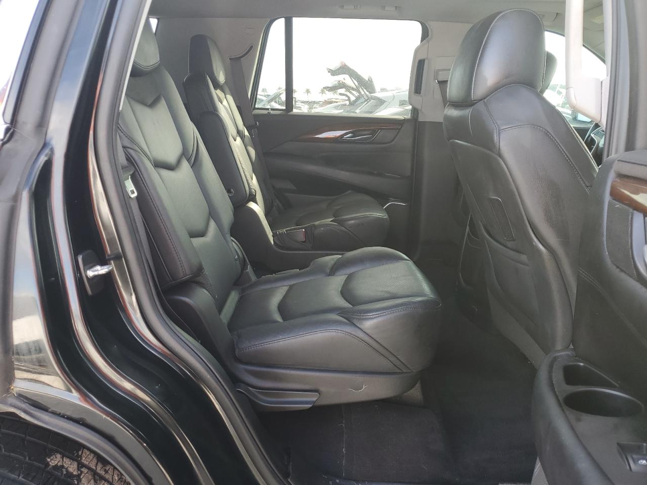 1GYS3CKJ4HR174758 2017 Cadillac Escalade Premium Luxury