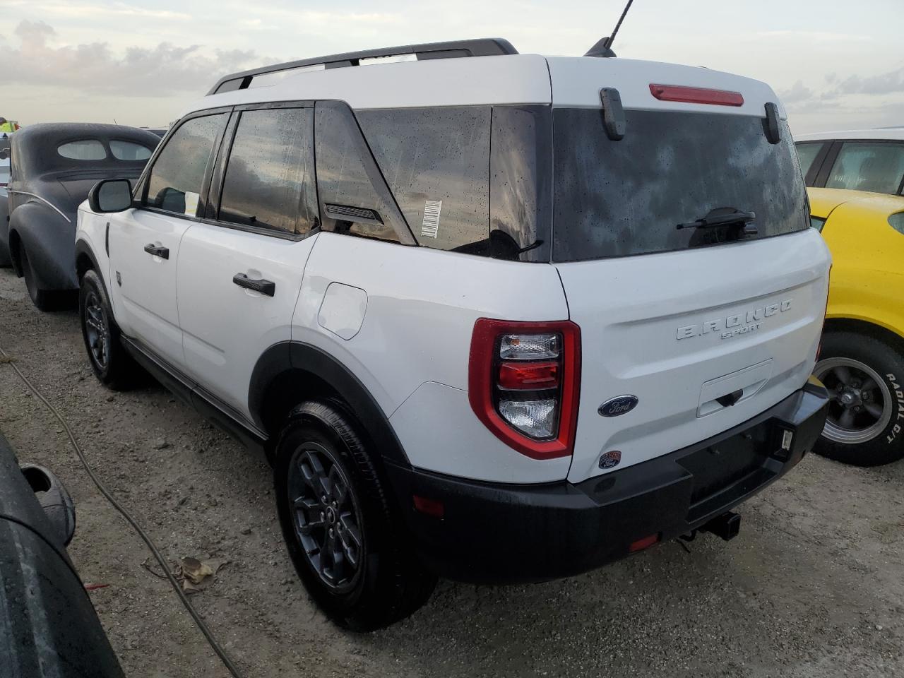 2022 Ford Bronco - Image 2