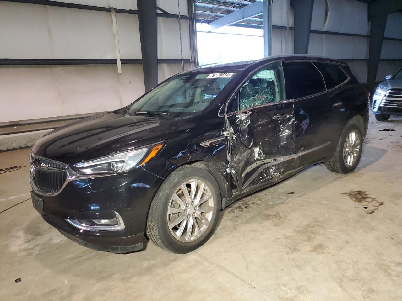 2018 Buick Enclave Essence VIN: 5GAEVAKW1JJ265117 Lot: 76175884