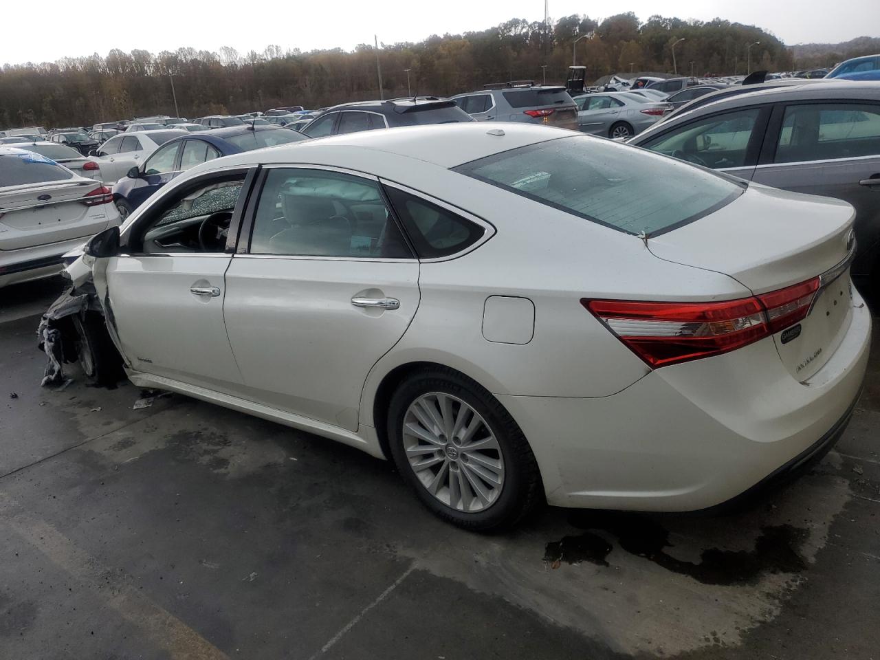 2014 Toyota Avalon - Image 2