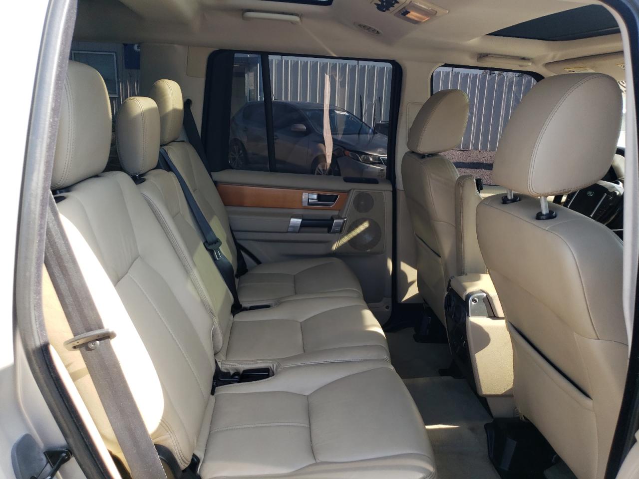 2011 Land Rover LR4 - Image 11