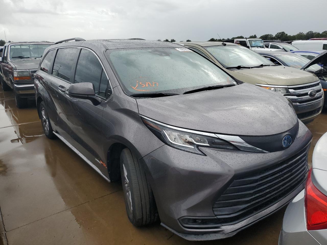 2021 Toyota Sienna - Image 4