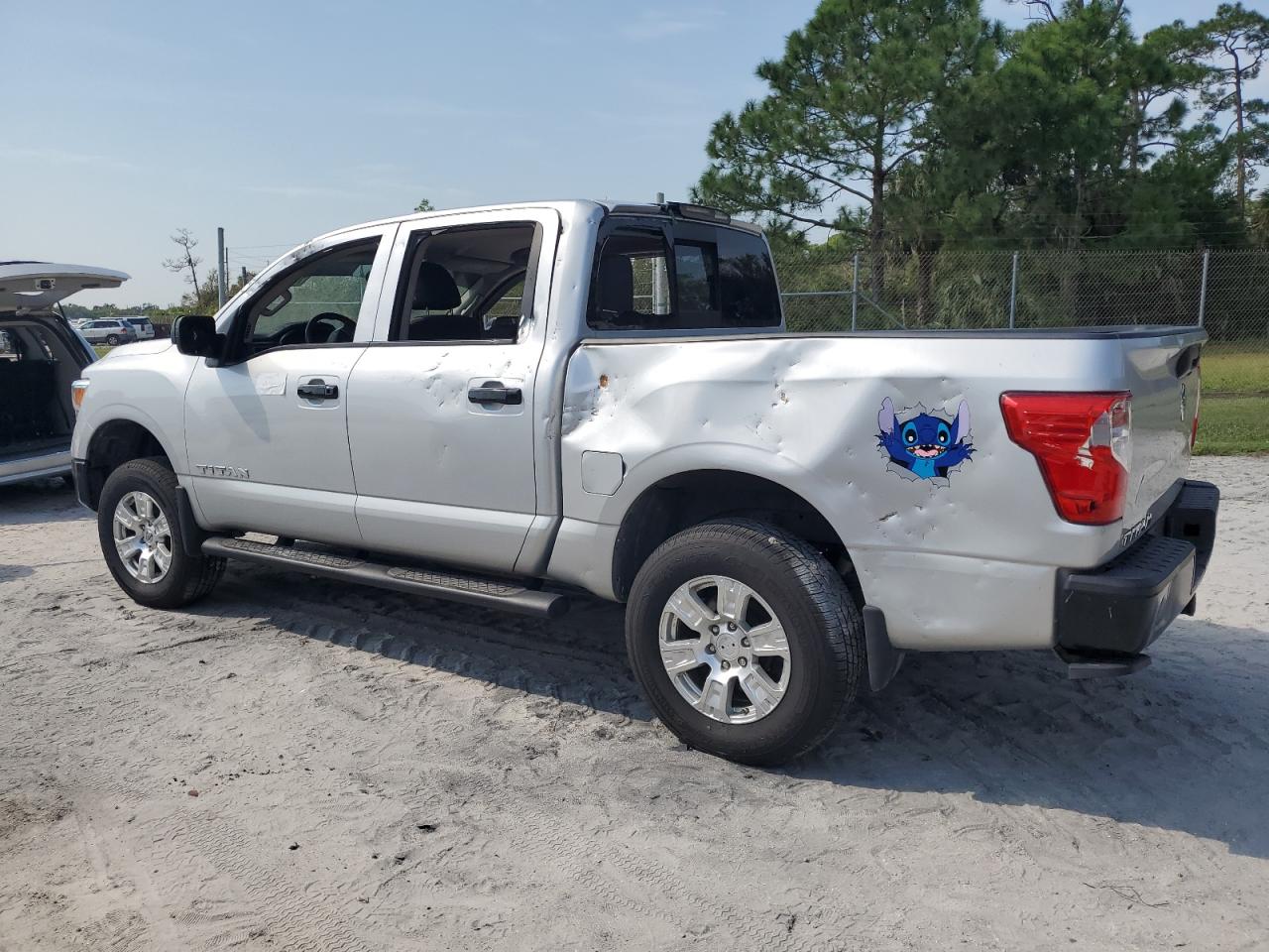2019 Nissan Titan - Image 2