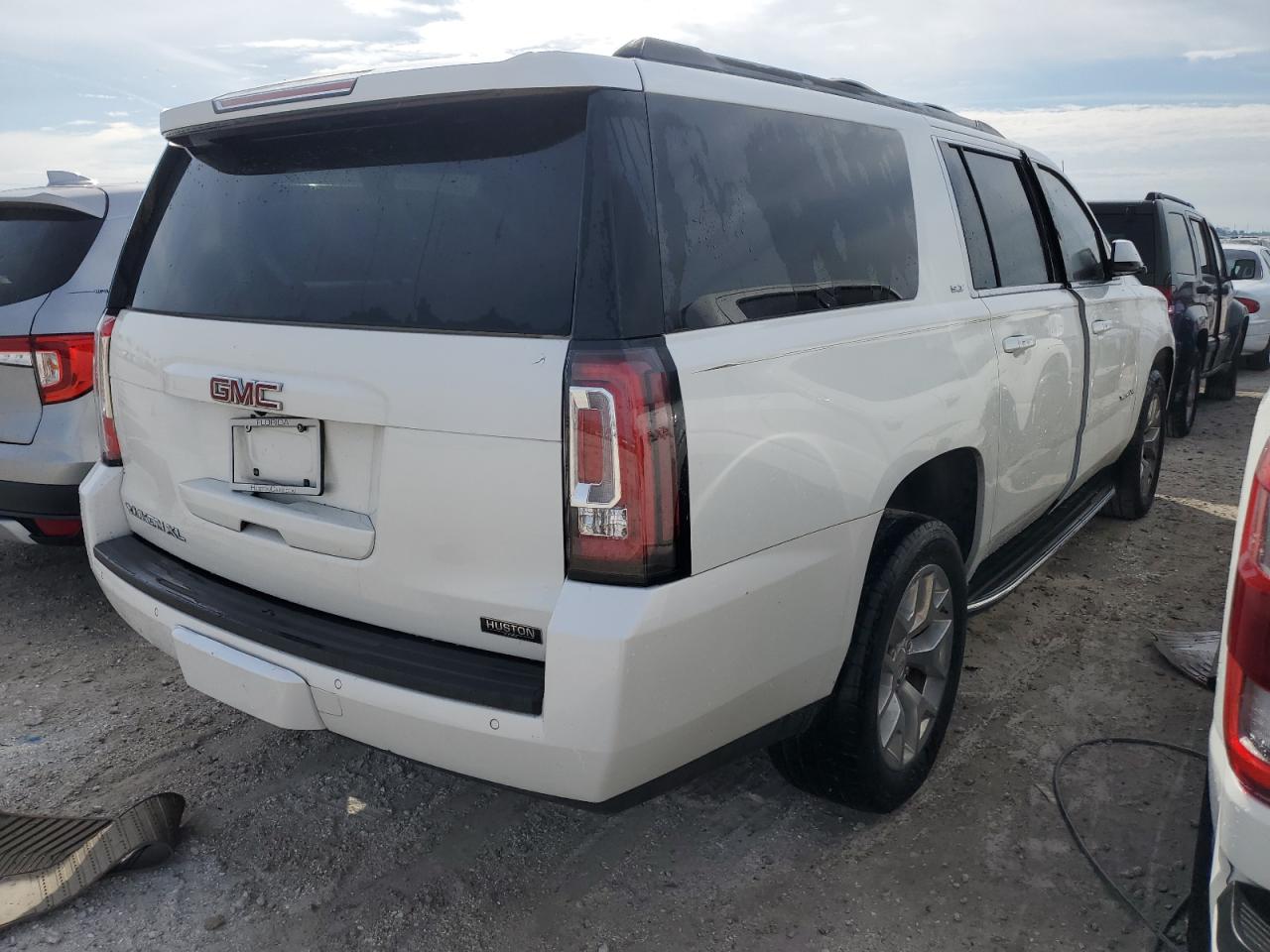 2018 GMC Yukon Xl C1500 Slt VIN: 1GKS1GKC2JR111141 Lot: 77438154