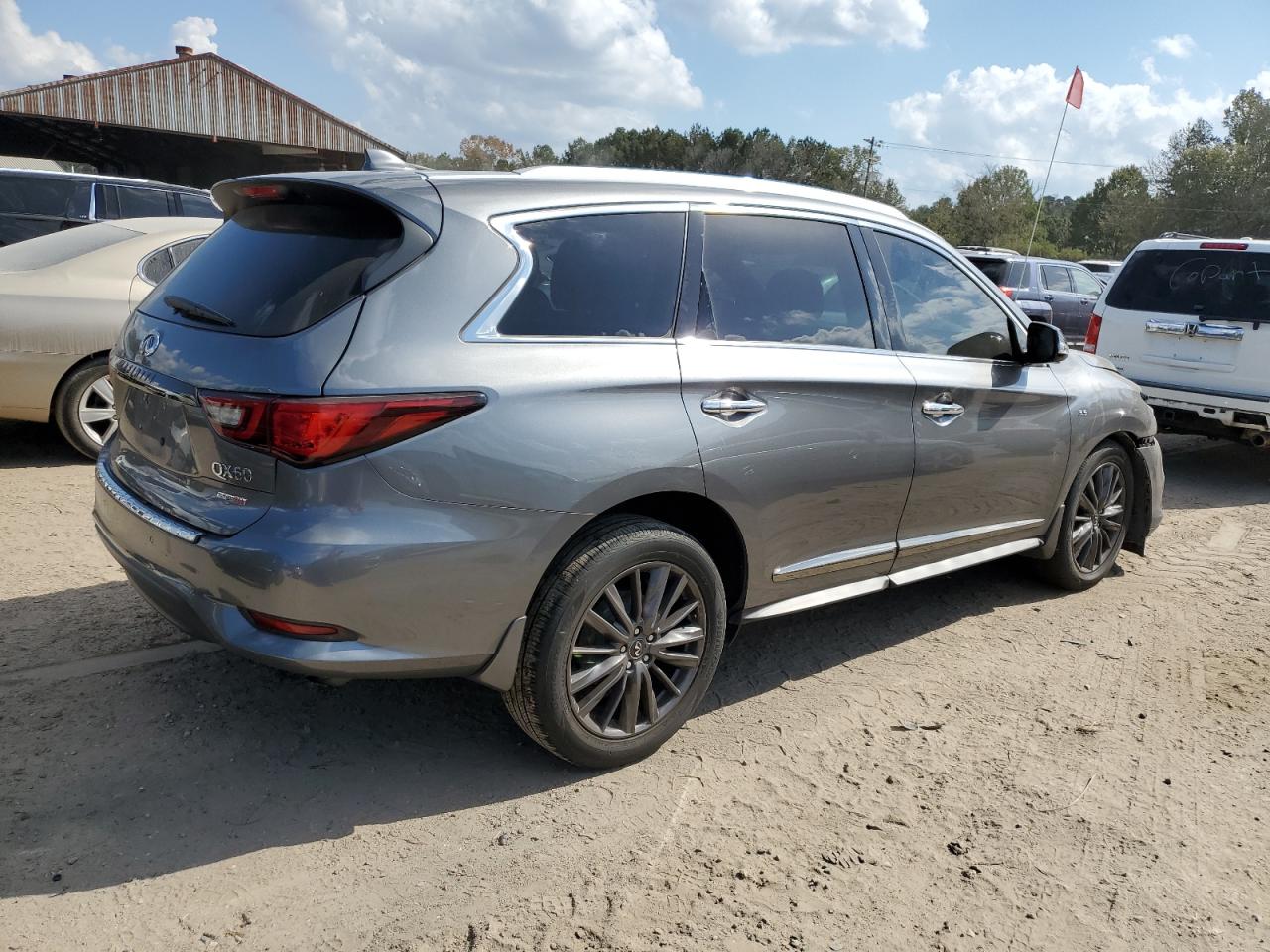 2020 Infiniti QX60 - Image 3