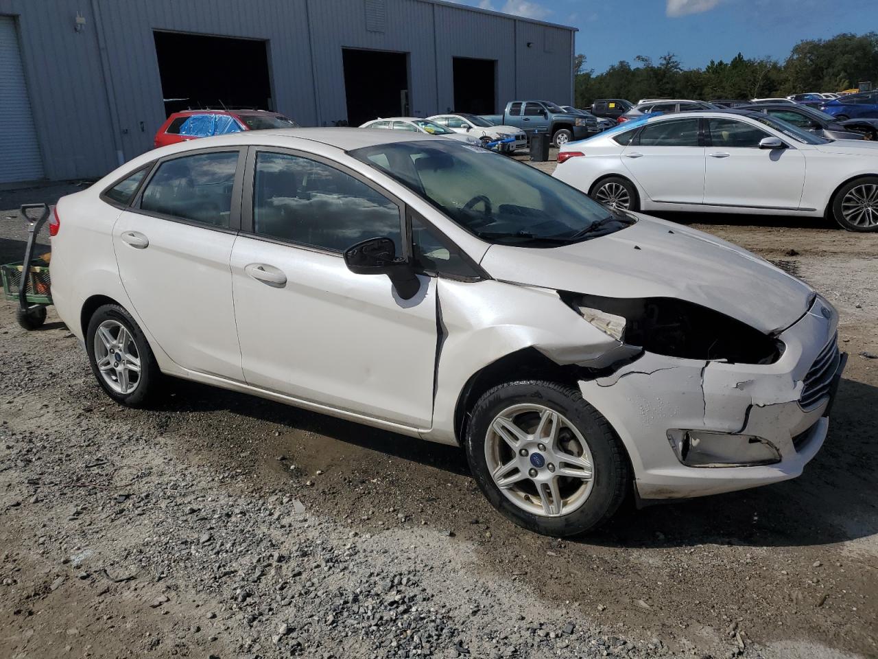 VIN 3FADP4BJ0JM118449 2018 FORD FIESTA no.4