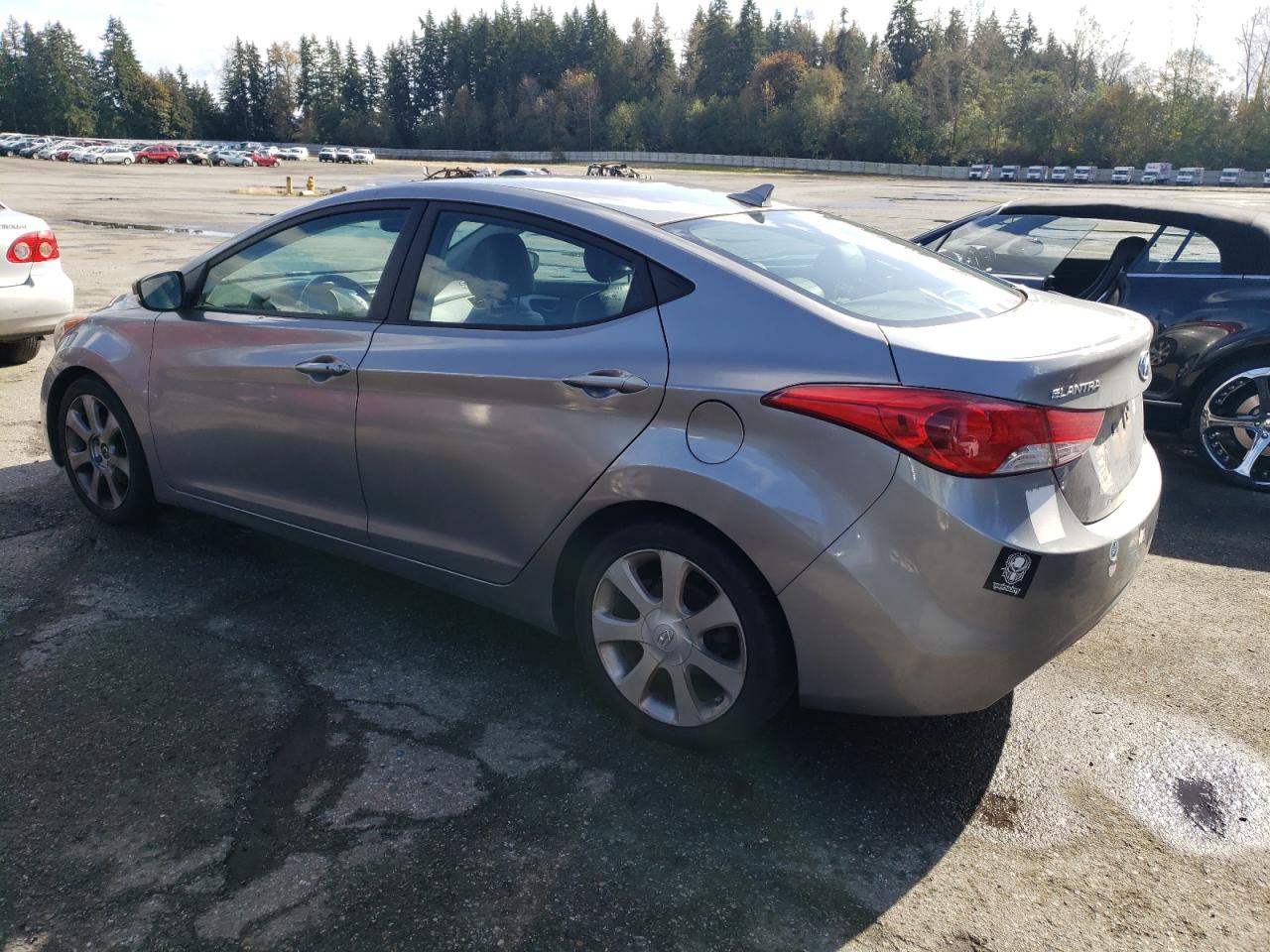 VIN KMHDH4AE9DU563375 2013 HYUNDAI ELANTRA no.2