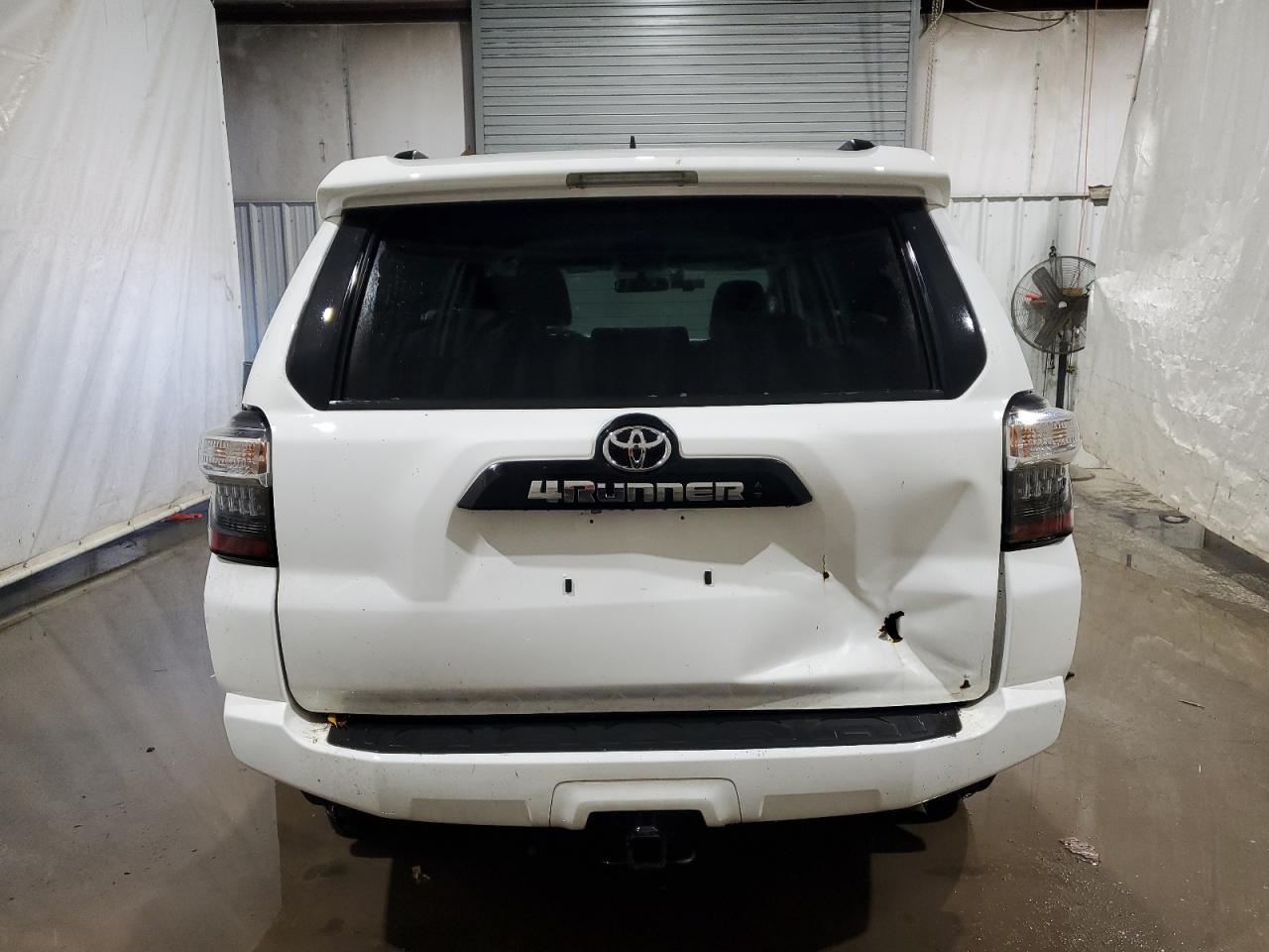 JTEBU5JR6K5638052 2019 Toyota 4Runner Sr5