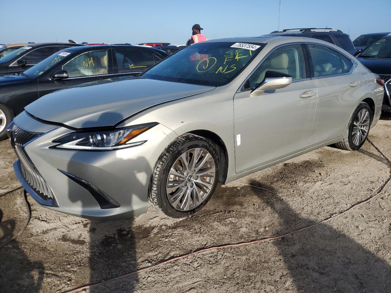 2021 Lexus ES - Image 1