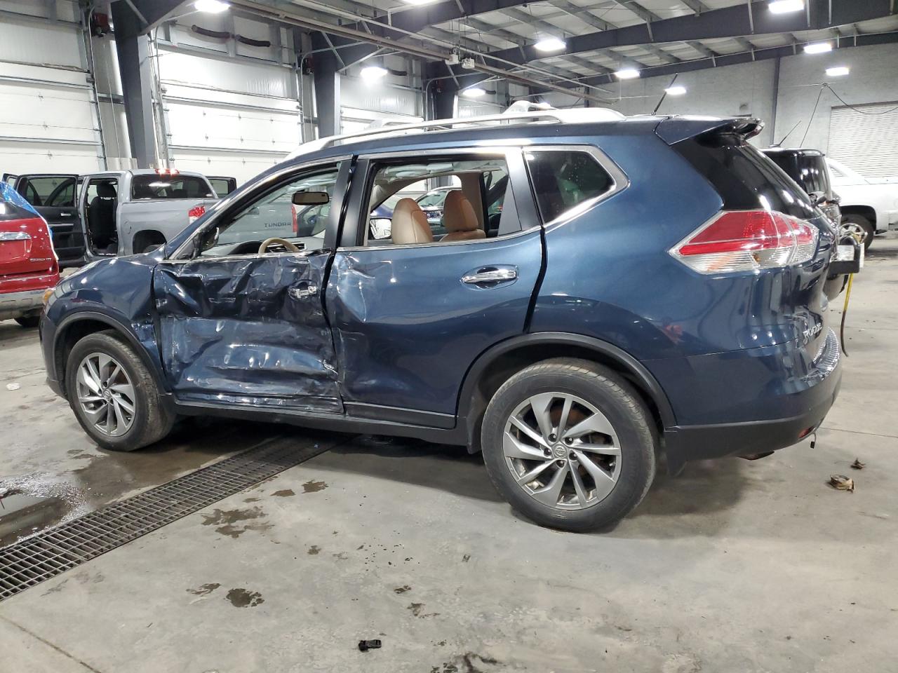2015 Nissan Rogue - Image 2