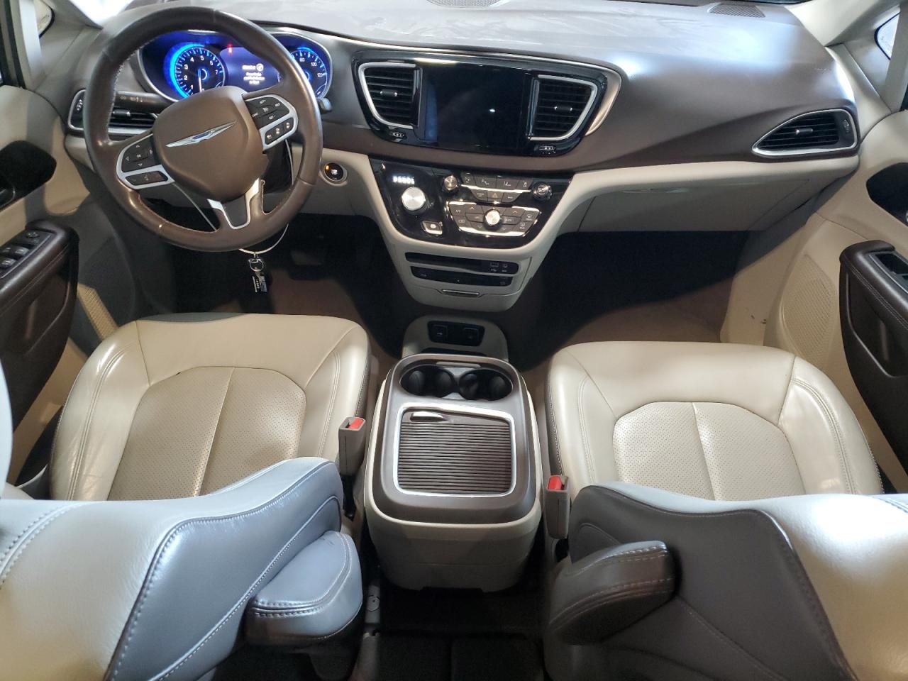 2017 Chrysler Pacifica - Image 8