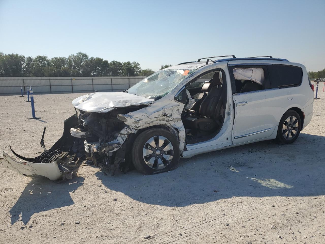 2018 Chrysler Pacifica - Image 1