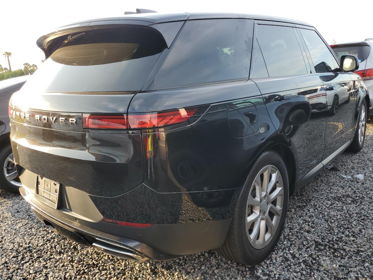 2024 Land Rover Range Rover - Image 3