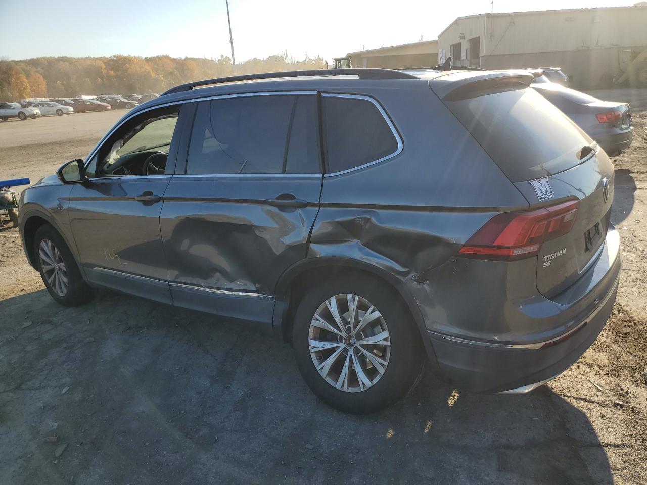 2018 Volkswagen Tiguan - Image 2