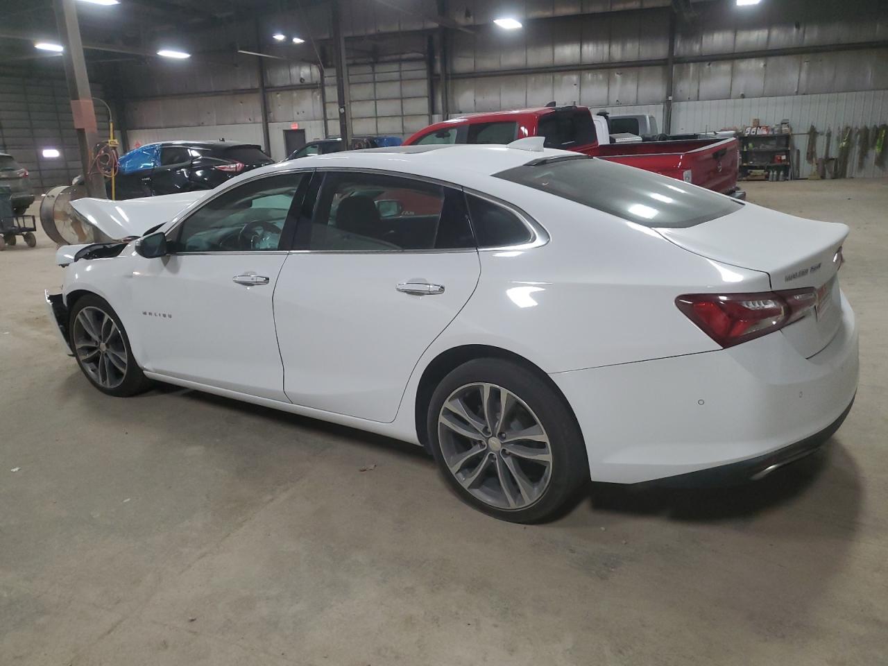 2019 Chevrolet Malibu - Image 2