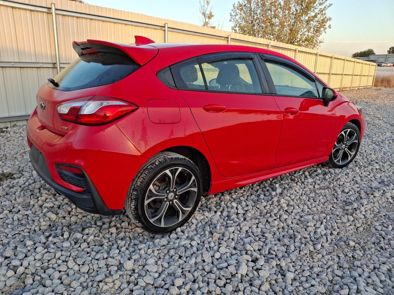 2019 Chevrolet Cruze - Image 3