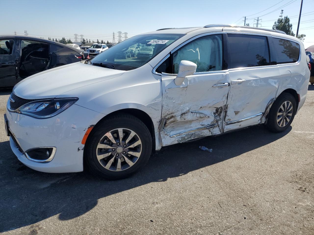 2020 Chrysler Pacifica Touring L Plus for Sale in Rancho Cucamonga, CA - Side