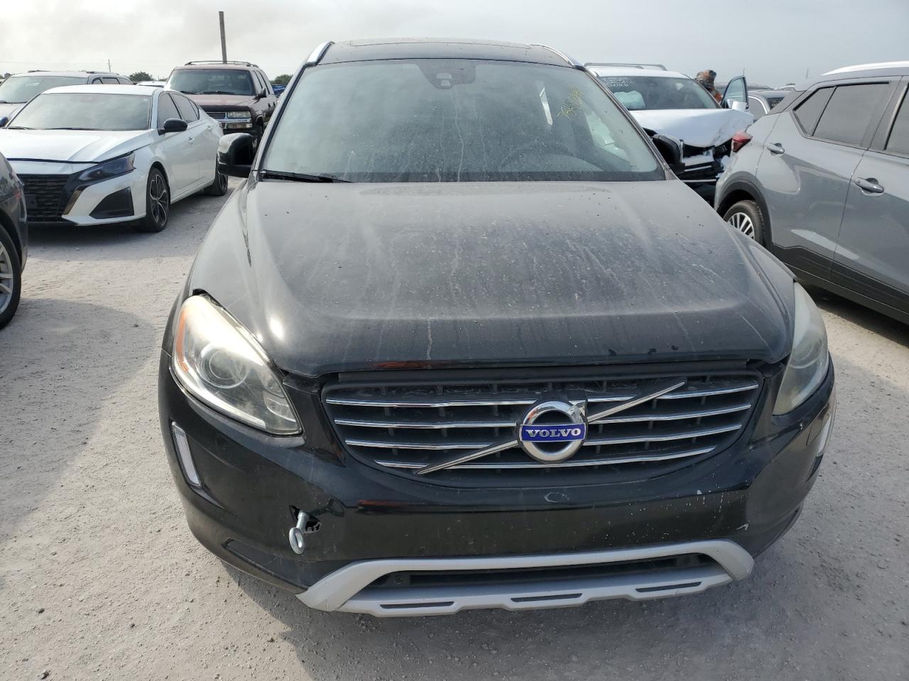 2017 Volvo XC60 - Image 5