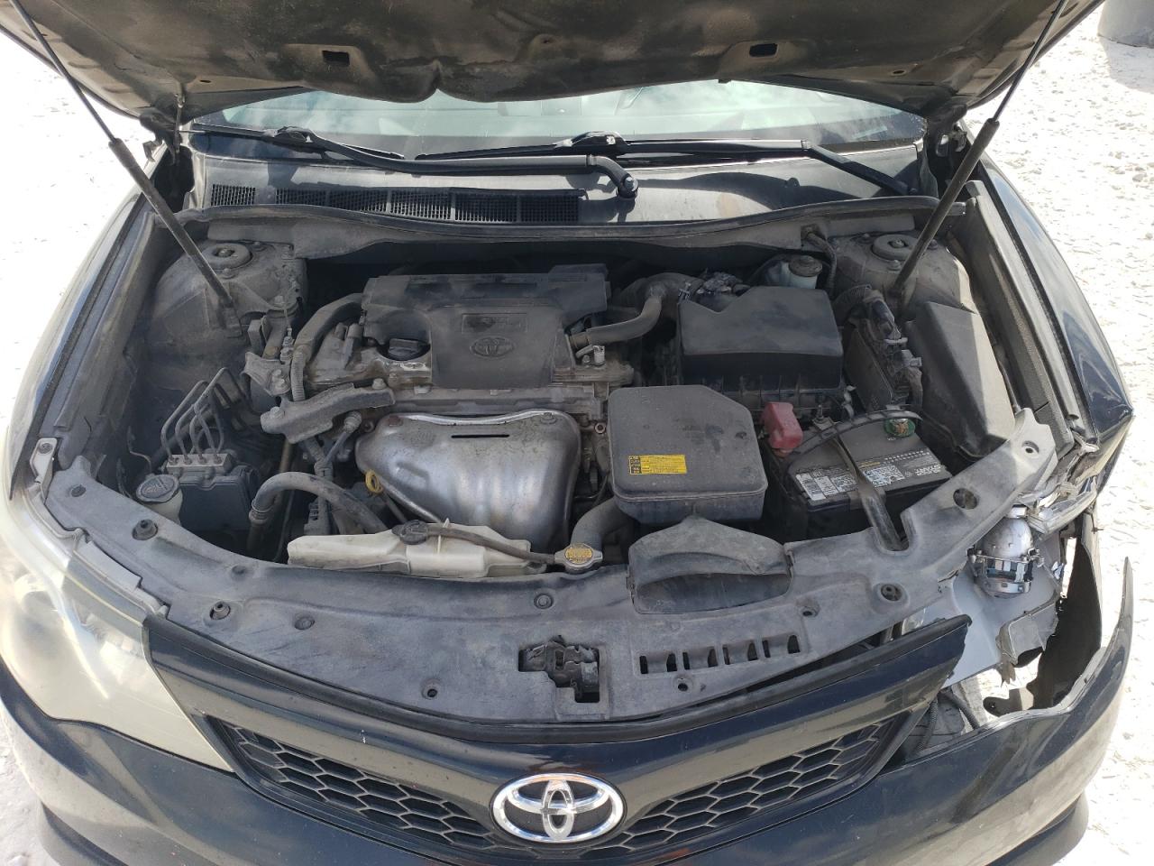 2014 Toyota Camry - Image 11