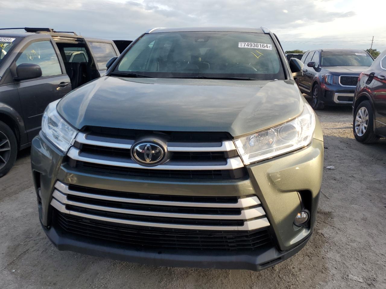 2019 Toyota Highlander - Image 5