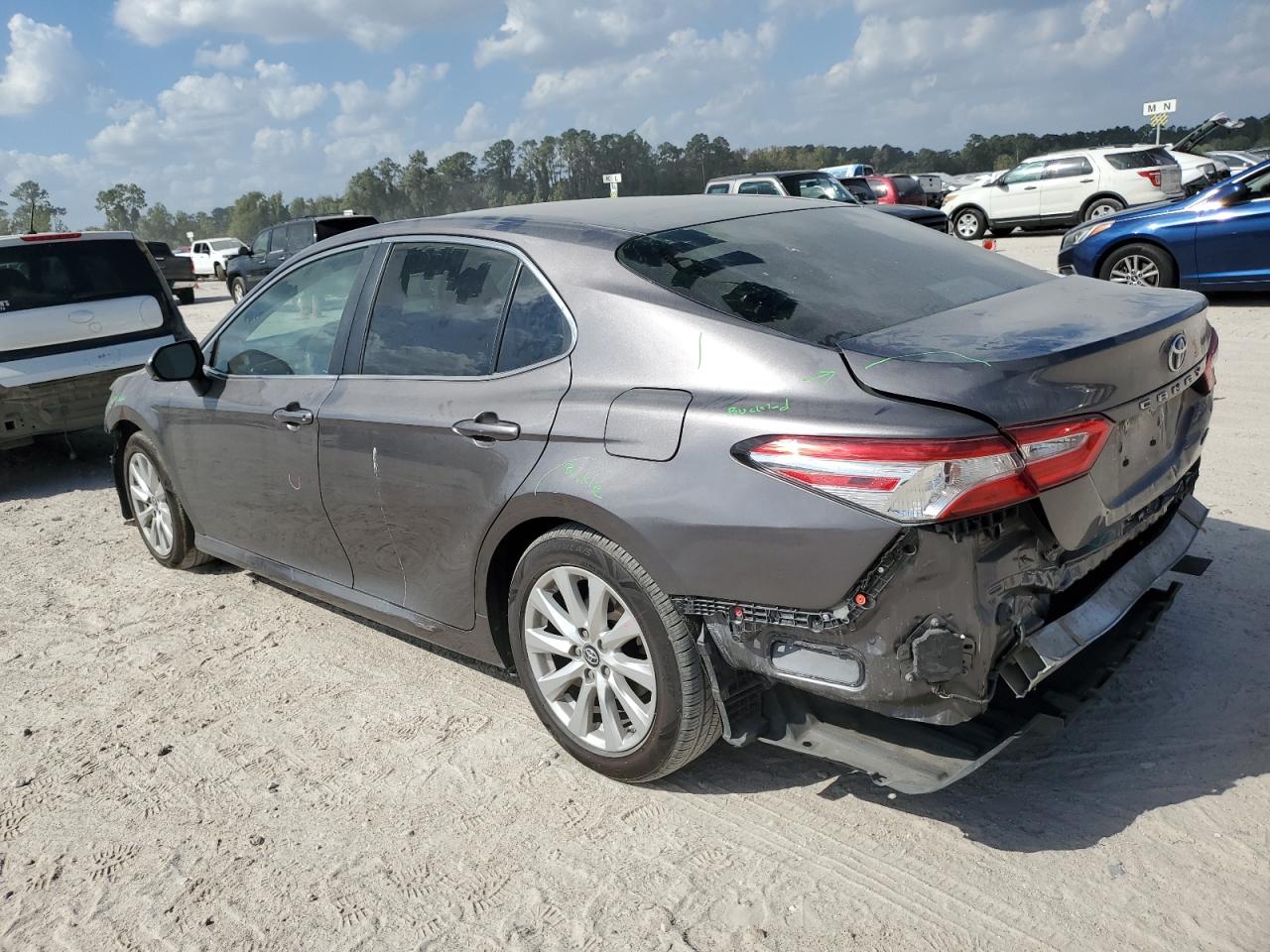 VIN 4T1B11HK3JU675025 2018 TOYOTA CAMRY no.2