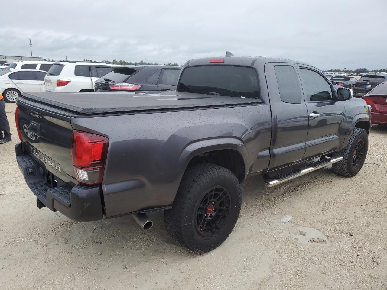 2018 Toyota Tacoma - Image 3