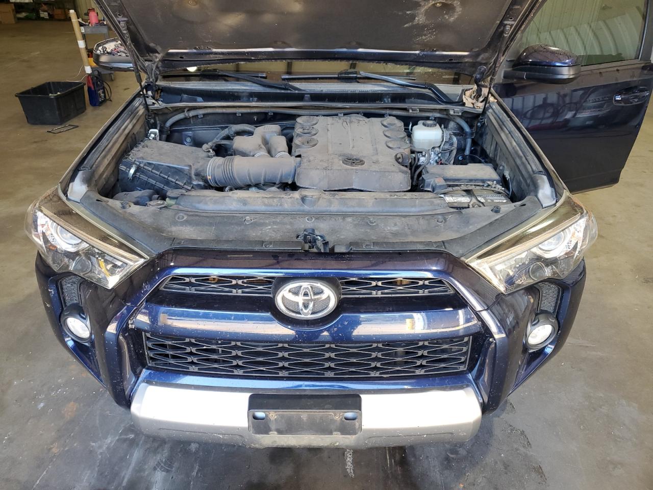 2018 Toyota 4Runner Sr5/Sr5 Premium VIN: JTEBU5JR3J5552177 Lot: 77915414