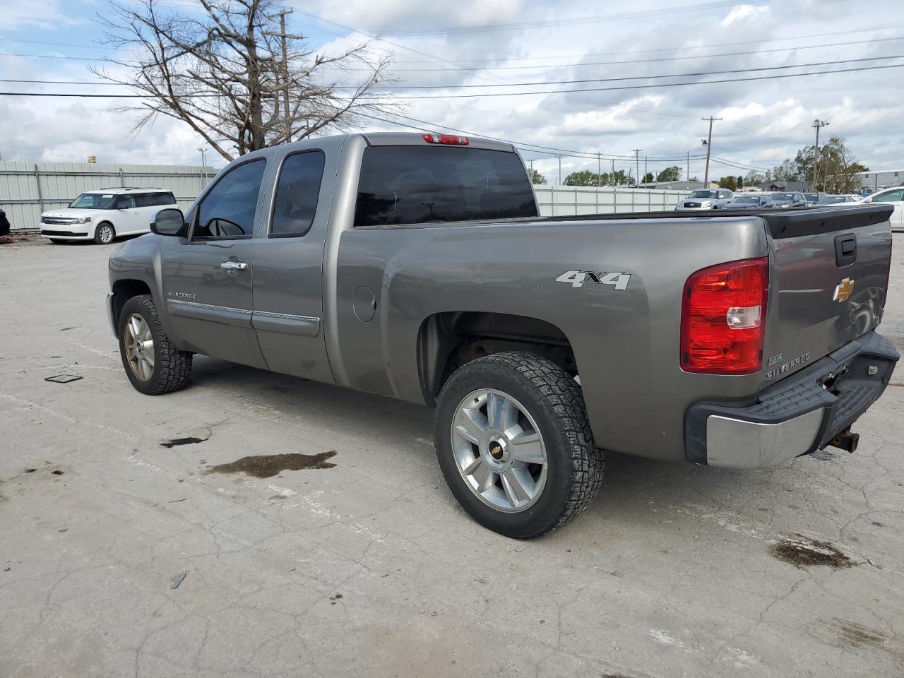 2012 Chevrolet Silverado - Image 2