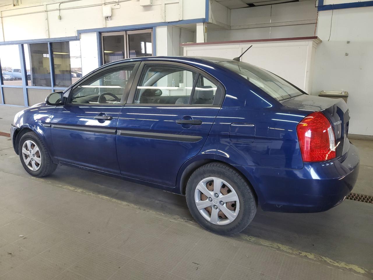 2009 Hyundai Accent - Image 2