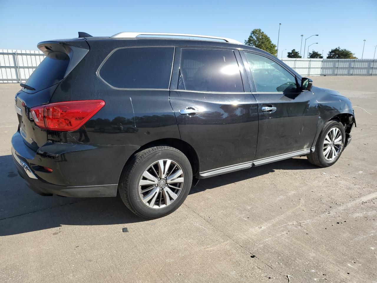 2019 Nissan Pathfinder - Image 3