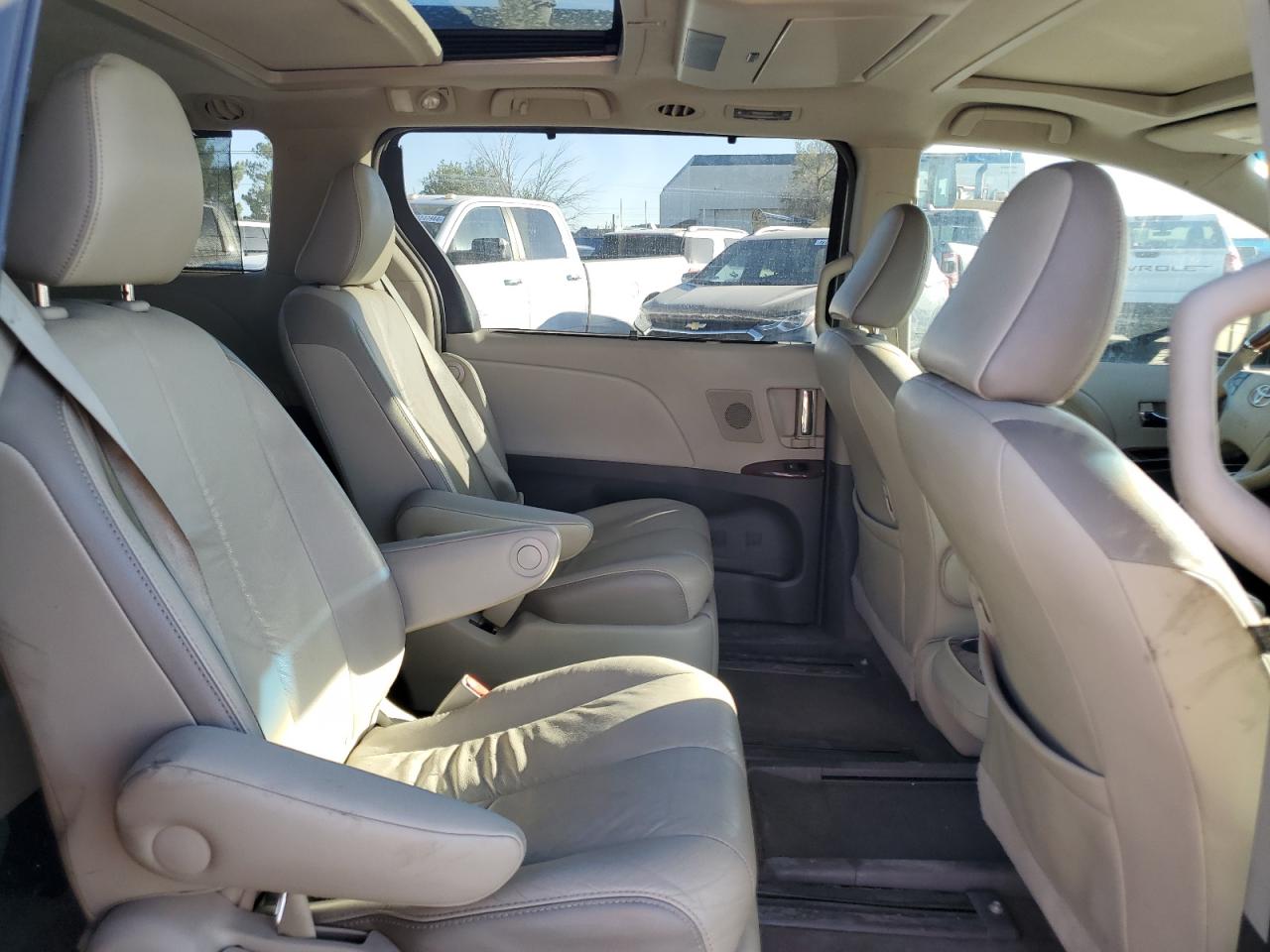 2012 Toyota Sienna Xle VIN: 5TDYK3DC4CS195489 Lot: 84370125