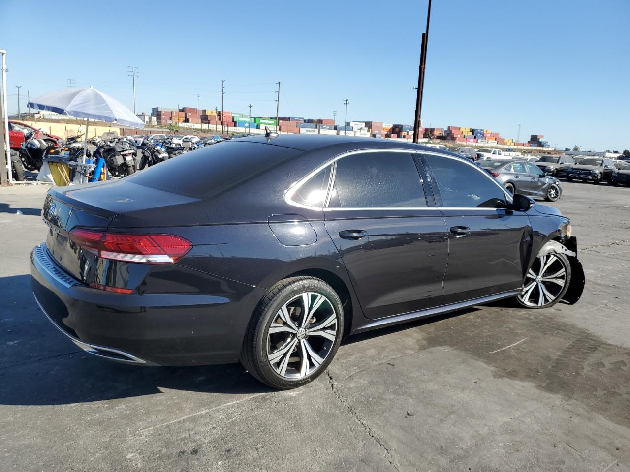 2021 Volkswagen Passat - Image 3
