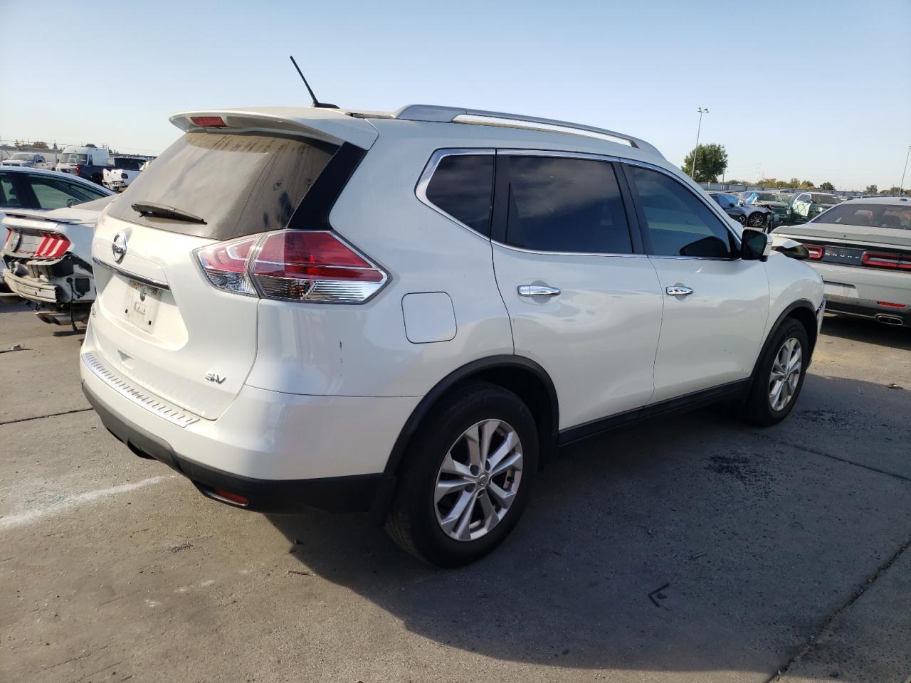 2016 Nissan Rogue - Image 3