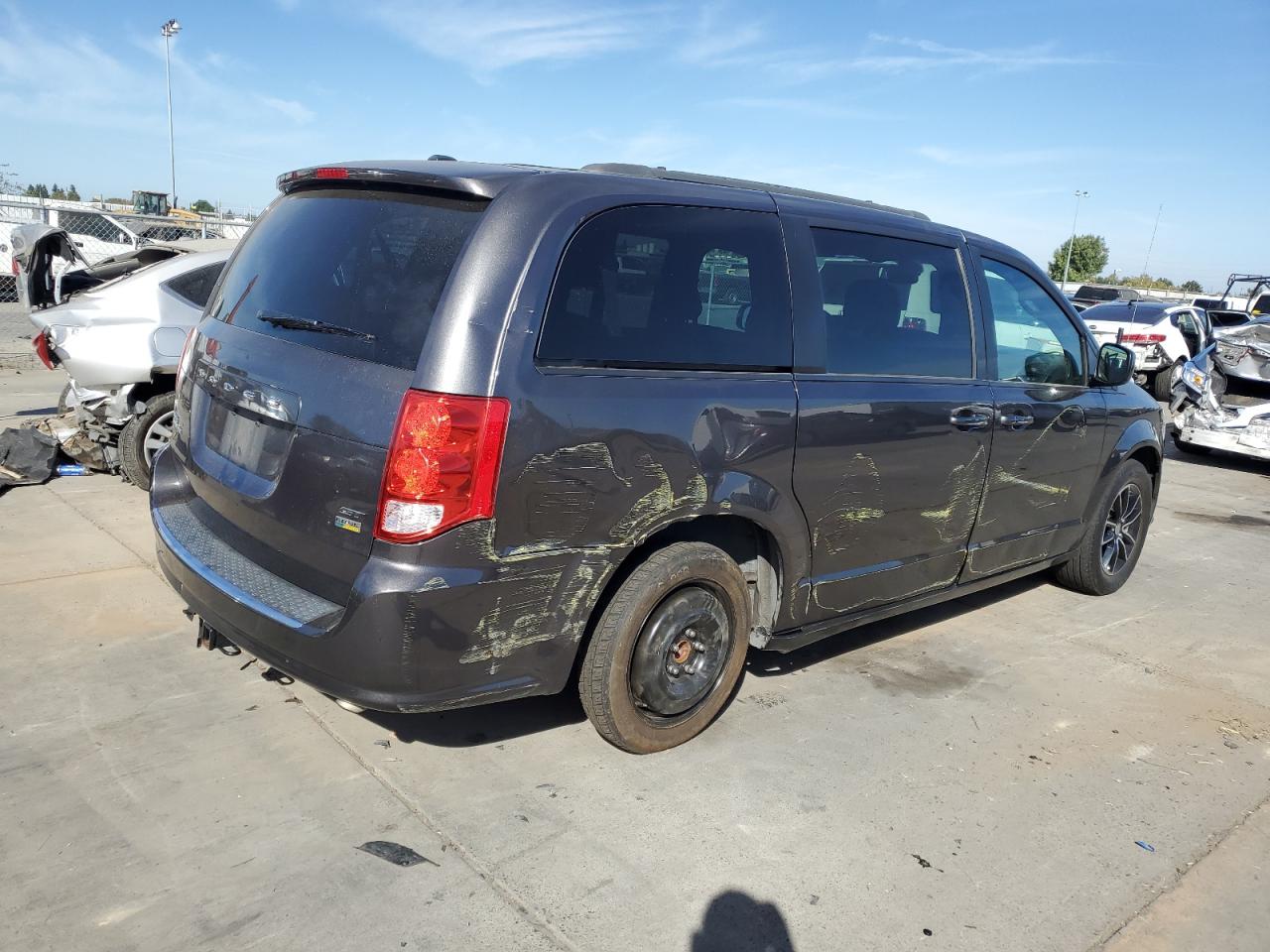 2018 Dodge Caravan - Image 3