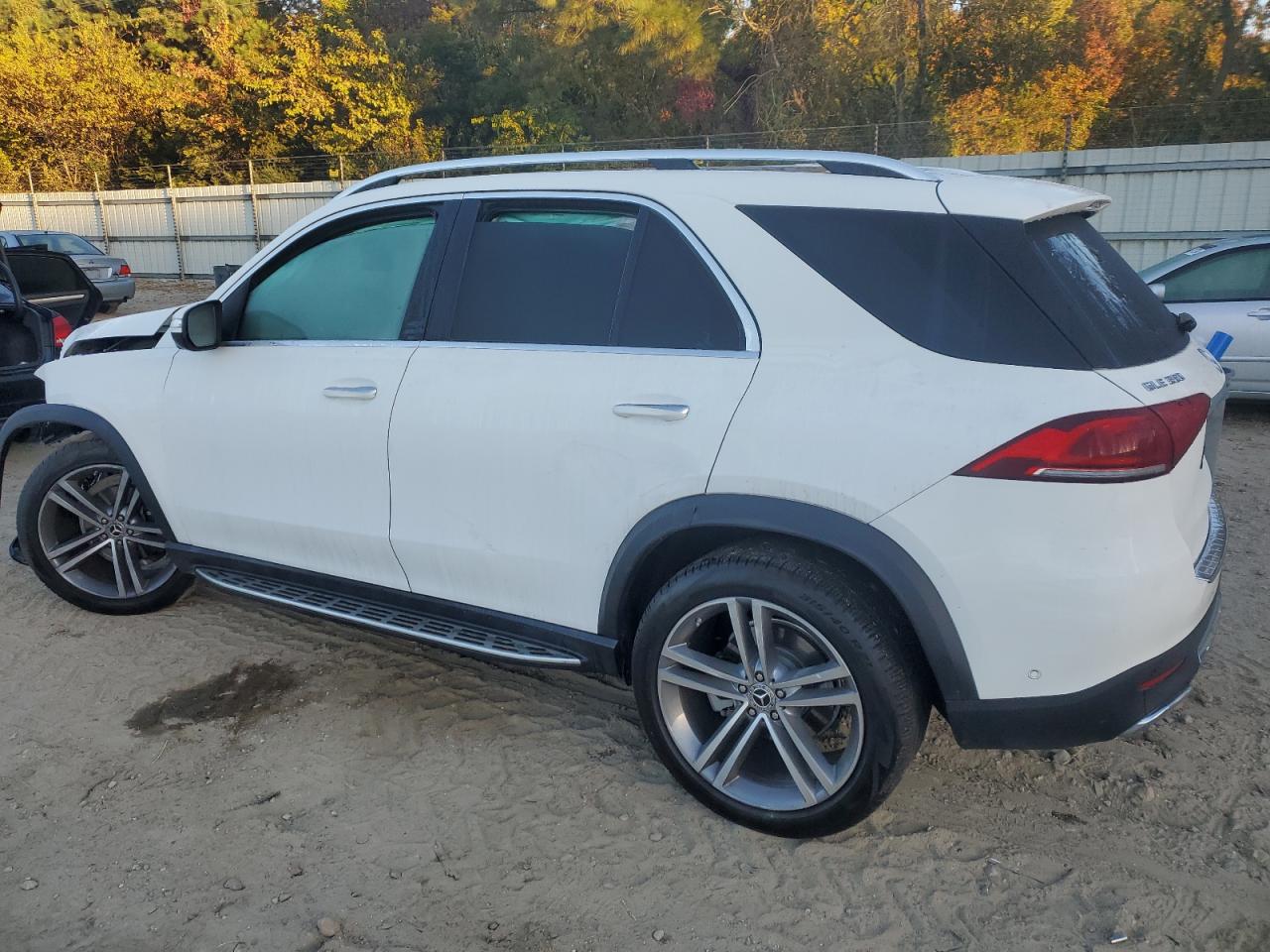 2022 Mercedes-Benz GLE - Image 2