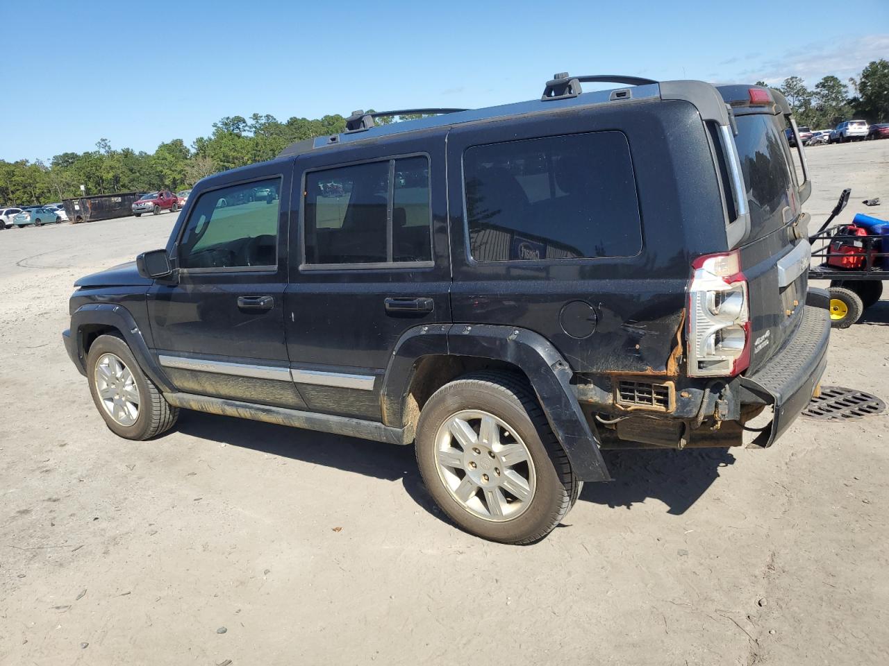 2010 Jeep Commander - Image 2