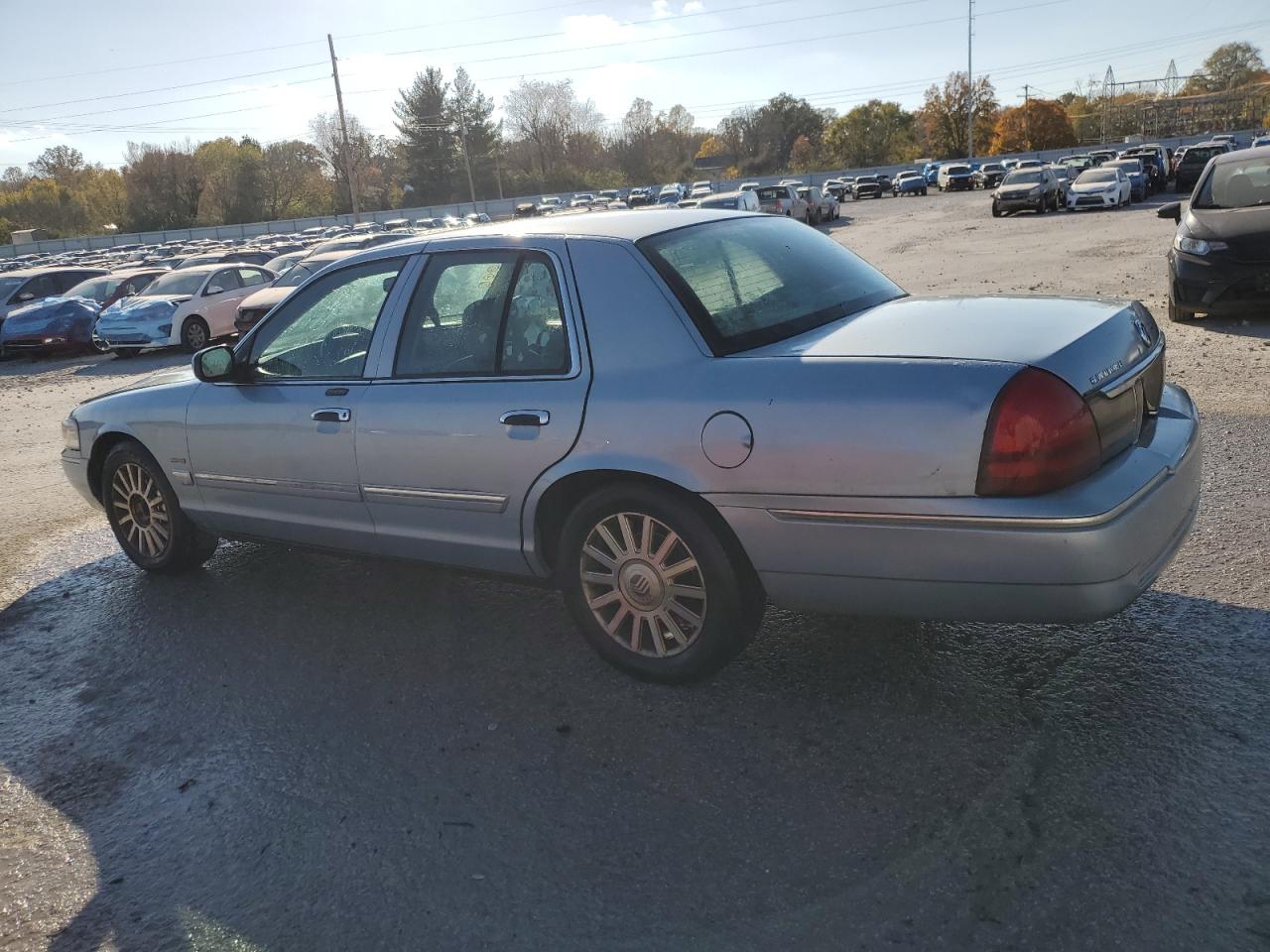 2010 Mercury Grand Marquis - Image 2