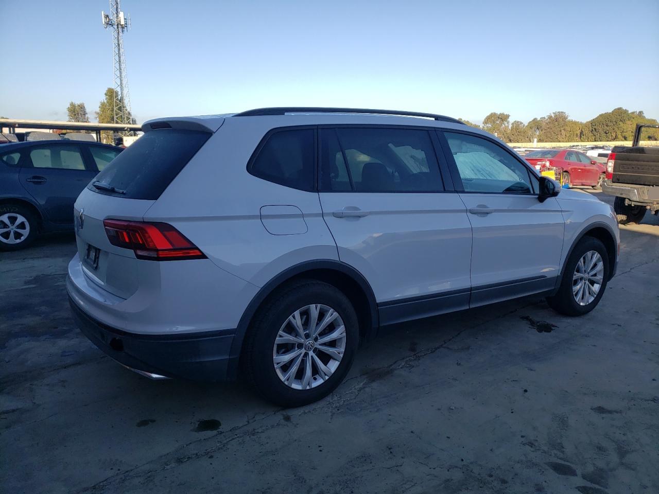 2019 Volkswagen Tiguan - Image 3