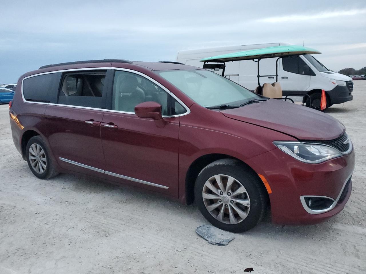 2017 Chrysler Pacifica - Image 4