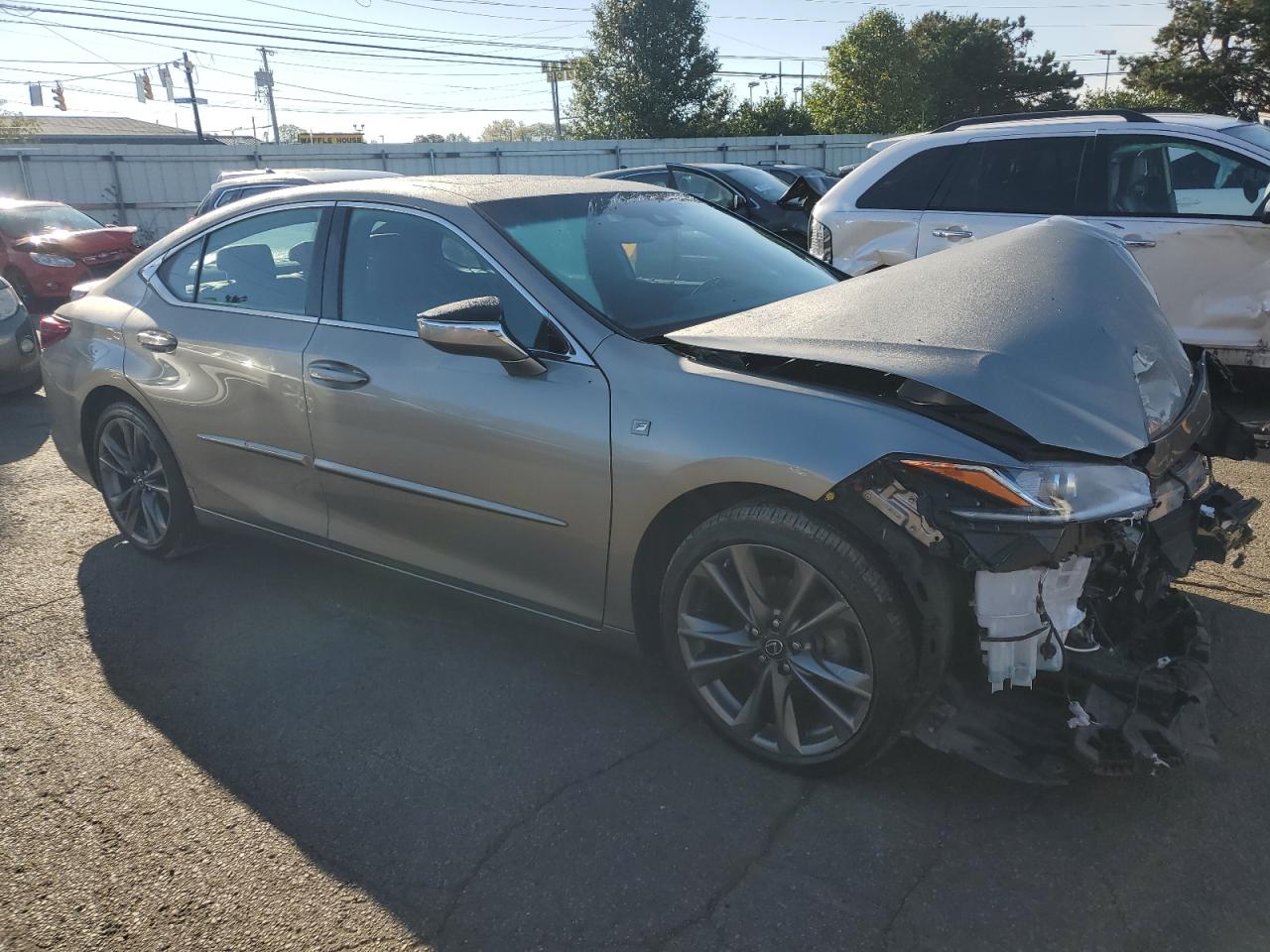 2021 Lexus ES - Image 4