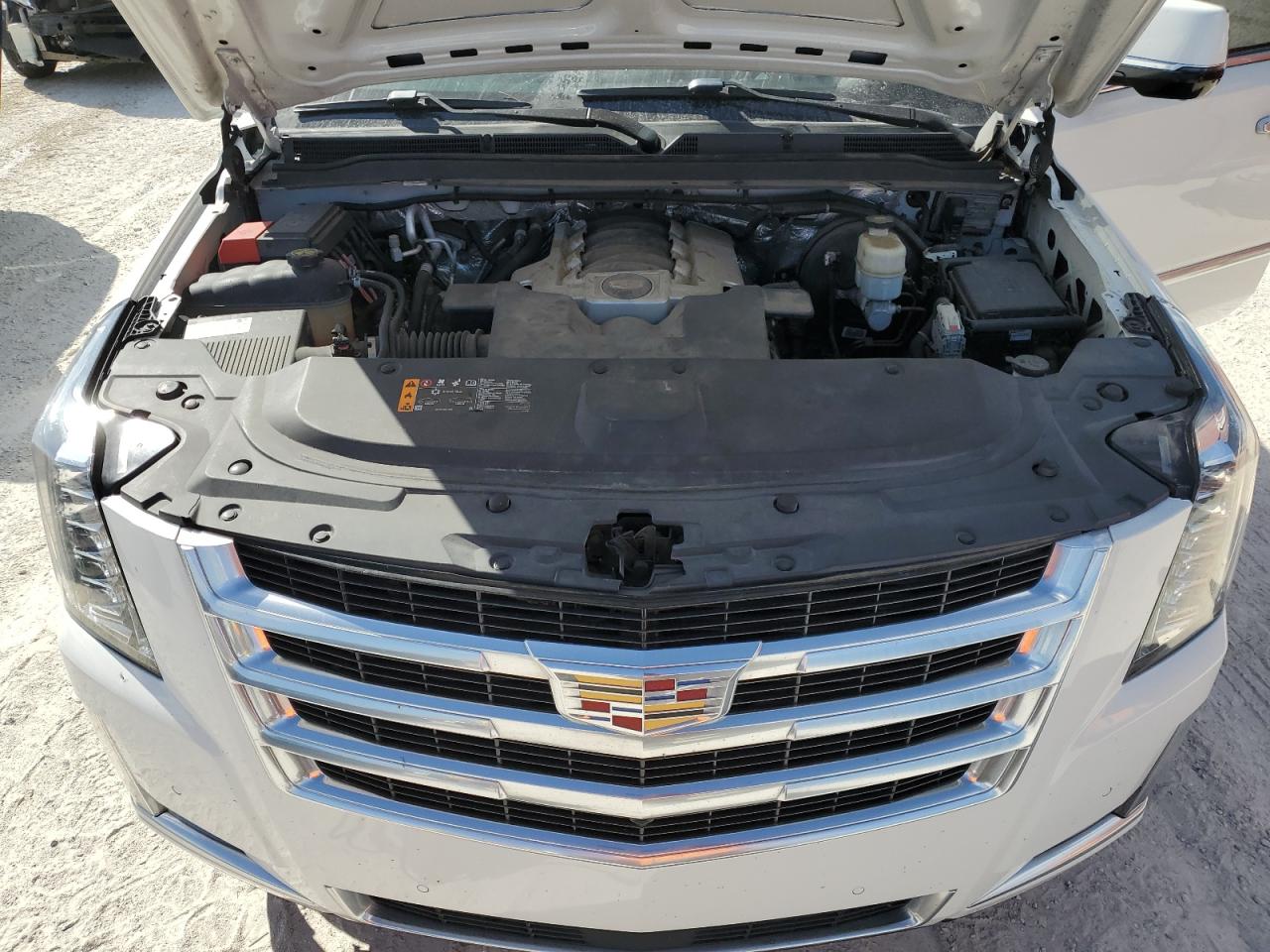 1GYS4BKJ6JR240255 2018 Cadillac Escalade Luxury