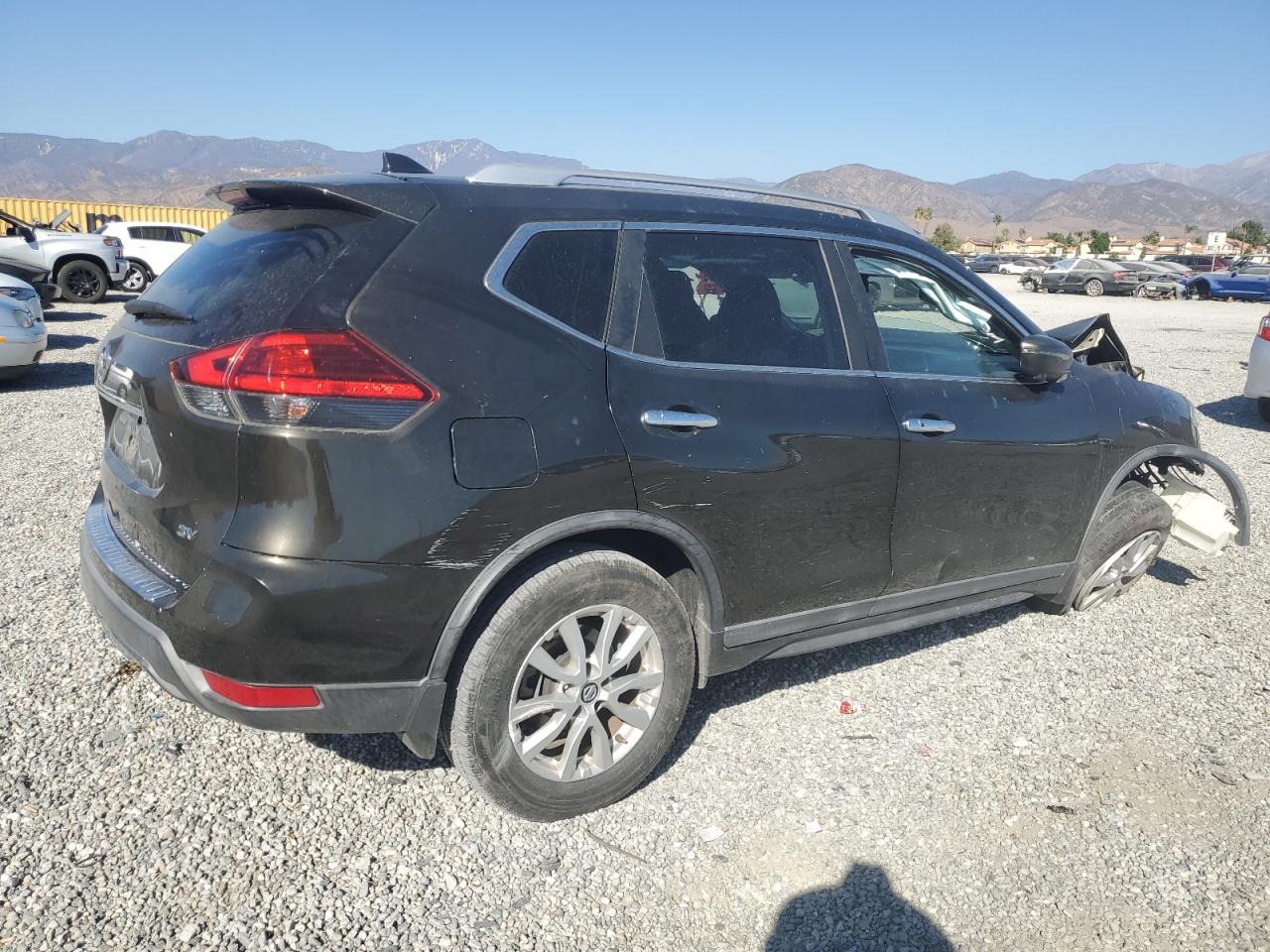 2017 Nissan Rogue - Image 3