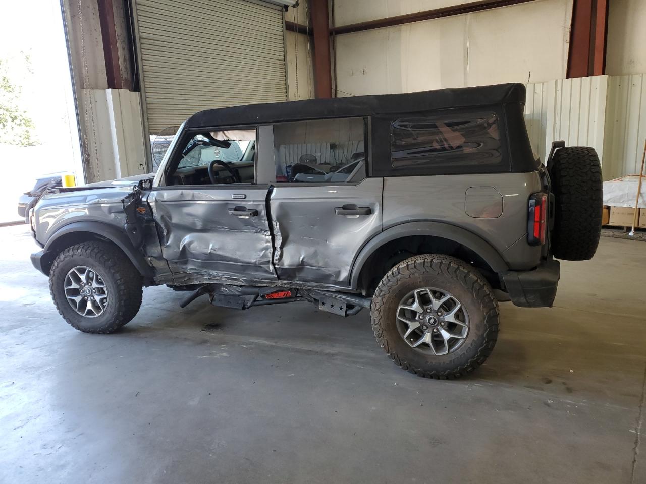 2023 Ford Bronco - Image 2